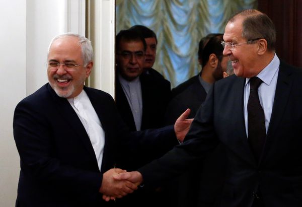 Russian Foreign Minister Sergei Lavrov (R) shakes hands with his Iranian counterpart Mohammad Javad Zarif during a meeting in Moscow, Russia, October 28, 2016 Russian Foreign Minister Sergei Lavrov (R) shakes hands with his Iranian counterpart Mohammad Javad Zarif during a meeting in Moscow, Russia, October 28, 2016 - Sputnik International