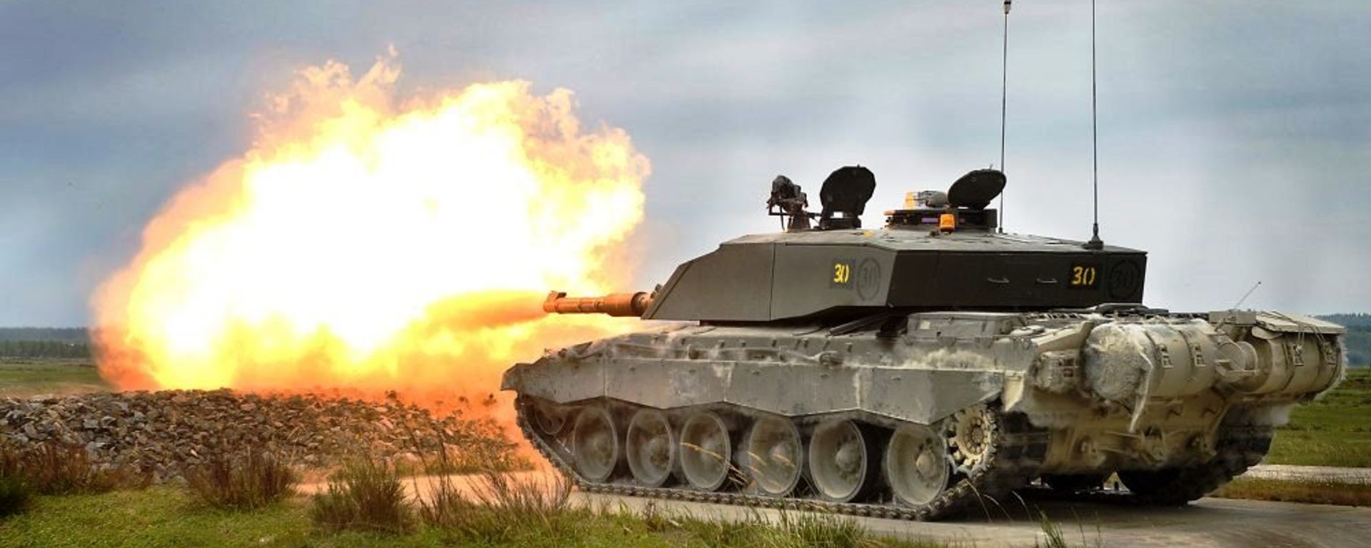 Challenger 2 tank live firing during exercise Challenger 2 tank live firing during exercise - Sputnik International, 1920, 22.09.2023