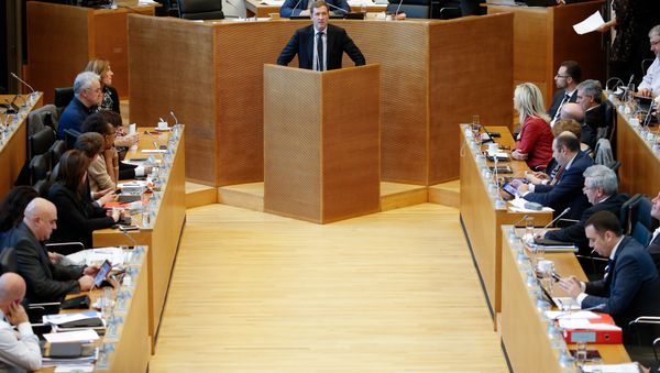 Members of the Wallon parliament listen as Walloon Minister-President Paul Magnette (C) speaks at a plenary session during a debate on the CETA (EU-Canada Comprehensive Economic and Trade Agreement) in Namur - Sputnik International