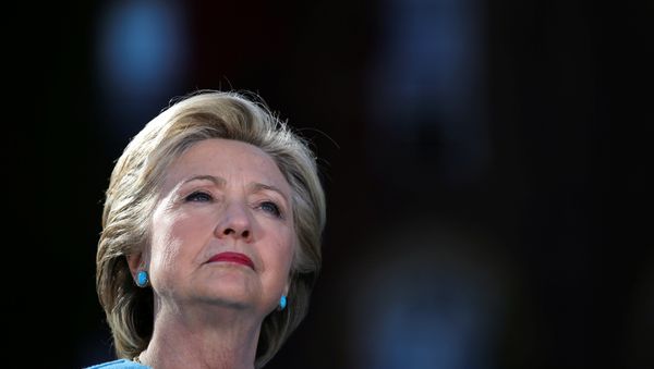US Democratic presidential nominee Hillary Clinton attends a campaign rally at Alumni Hall Courtyard, Saint Anselm College in Manchester, New Hampshire US, October 24, 2016. - Sputnik International