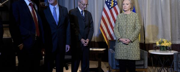 Clinton advisers Jake Sullivan (L), Nick Burns (2L) and John Podesta (2R) wait with Clinton Campaign Chairman, Democratic presidential nominee Hillary Clinton for a meeting with Ukrainian President Petro Poroshenko on September 19, 2016 in New York. Clinton advisers Jake Sullivan (L), Nick Burns (2L) and John Podesta (2R) wait with Clinton Campaign Chairman, Democratic presidential nominee Hillary Clinton for a meeting with Ukrainian President Petro Poroshenko on September 19, 2016 in New York. - Sputnik International