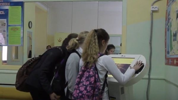 Palm Payments - Pupils Pay For School Lunch Using Biometric Device - Sputnik International