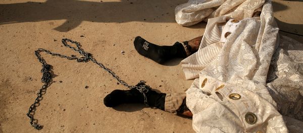 A chain is attached to the foot of a dead Islamic State fighter's body along a street of the town of al-Shura, which was recaptured from Islamic State (IS) on Saturday, south of Mosul, Iraq October 30, 2016 A chain is attached to the foot of a dead Islamic State fighter's body along a street of the town of al-Shura, which was recaptured from Islamic State (IS) on Saturday, south of Mosul, Iraq October 30, 2016 - Sputnik International