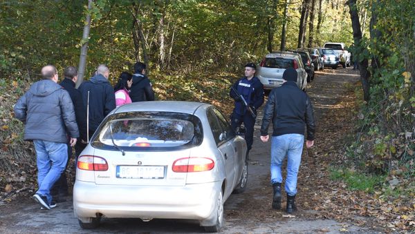 Police officers and forensic scientists examine the area of Jajincii where the weapons were discovered Police officers and forensic scientists examine the area of Jajincii where the weapons were discovered - Sputnik International