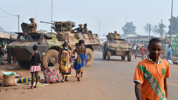 French Sangaris forces patrol in muslim district of PK 5 in Bangui as people go to the polls to take part in the Central African Republic second round of the presidential and legislative elections on February 14, 2016 - Sputnik International