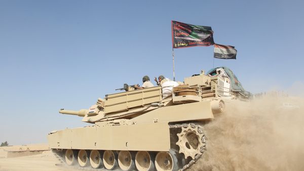 A tank of the Iraqi army drives south of Mosul, Iraq October 30, 2016 - Sputnik International