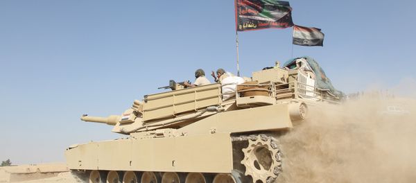 A tank of the Iraqi army drives south of Mosul, Iraq October 30, 2016 - Sputnik International