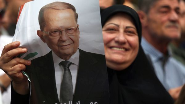 A woman carries a picture of newly elected Lebanese President Michel Aoun in the Haret Hreik area, southern suburbs of Beirut, Lebanon October 31, 2016 A woman carries a picture of newly elected Lebanese President Michel Aoun in the Haret Hreik area, southern suburbs of Beirut, Lebanon October 31, 2016 - Sputnik International