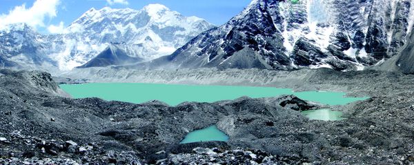 This undated hand out picture shows a view of Lake Imja Tsho in a valley situated south of Everest in Nepal. Himalayan glaciers are retreating fast and could disappear within the next 50 years, experts warned, 04 June 2007, at a conference in Nepal's capital looking at the regional effects of global warming - Sputnik International
