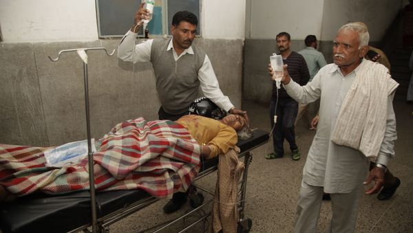 An Indian villager, allegedly injured from exploding shells fired by Pakistan, receives treatment at a hospital in Jammu, India, Nov. 1, 2016 An Indian villager, allegedly injured from exploding shells fired by Pakistan, receives treatment at a hospital in Jammu, India, Nov. 1, 2016 - Sputnik International