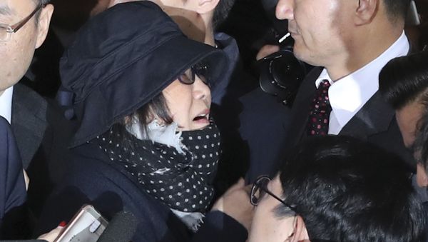 Choi Soon-sil, center left, a cult leader's daughter with a decades-long connection to President Park Geun-hye, is surrounded by prosecutor's officers and media upon her arrival at the Seoul Central District Prosecutors' Office in Seoul, South Korea, Monday, Oct. 31, 2016 Choi Soon-sil, center left, a cult leader's daughter with a decades-long connection to President Park Geun-hye, is surrounded by prosecutor's officers and media upon her arrival at the Seoul Central District Prosecutors' Office in Seoul, South Korea, Monday, Oct. 31, 2016 - Sputnik International