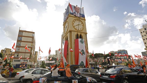 Lebanese people take to the streets in Jdeideh, on the northern outskirts of the capital Beirut, to celebrate the election of former general Michel Aoun as president, on October 31, 2016 - Sputnik International