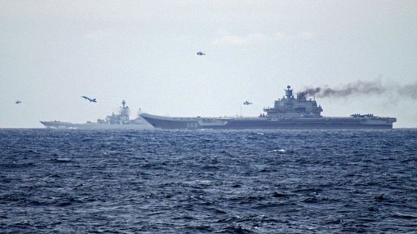 Several aircraft were pictured taking off from the flotilla during drills in the North Sea yesterday  - Sputnik International