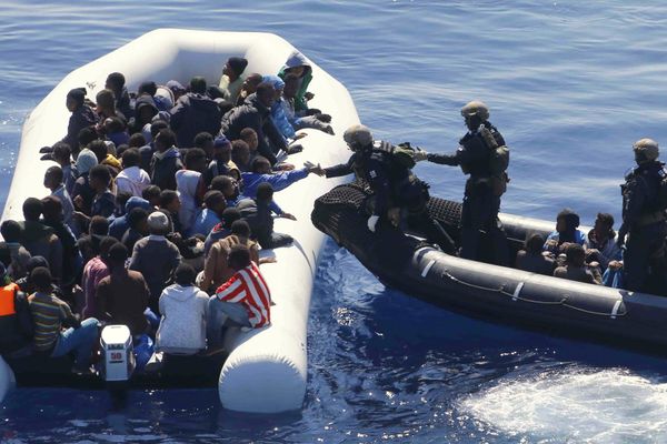 German Navy sailors surround a boat with more than 100 migrants near the German combat supply ship 'Frankfurt am Main' during EUNAVFOR Med, also known as Operation Sophia, in the Mediterranean Sea off the coast of Libya, Tuesday, March 29, 2016 German Navy sailors surround a boat with more than 100 migrants near the German combat supply ship 'Frankfurt am Main' during EUNAVFOR Med, also known as Operation Sophia, in the Mediterranean Sea off the coast of Libya, Tuesday, March 29, 2016 - Sputnik International