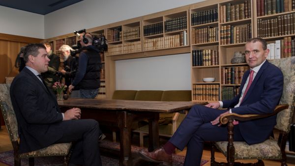 Bjarni Benediktsson of the Independence Party poses for a picture with Iceland's president Gudni Johannesson (R) in Reykjavik, Iceland November 2, 2016 - Sputnik International