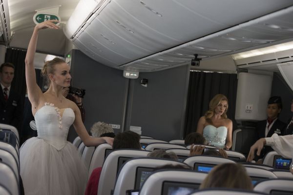 Katherine Jenkins and dancers from the Bolshoi Ballet perform first-ever ballet and musical performance in the sky Katherine Jenkins and dancers from the Bolshoi Ballet perform first-ever ballet and musical performance in the sky - Sputnik International