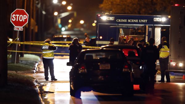 Law enforcement officials investigate at the scene of a shooting, Wednesday, Nov. 2, 2016, in Urbandale, Iowa - Sputnik International