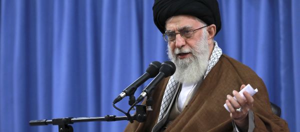 In this picture released by an official website of the office of the Iranian supreme leader, Supreme Leader Ayatollah Ali Khamenei speaks in a meeting with a group of students, in Tehran, Iran, Wednesday, Nov. 2, 2016 - Sputnik International