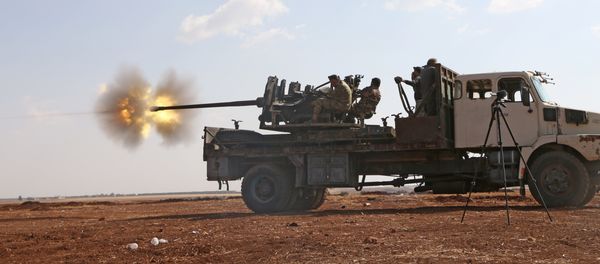 Fighters from the Free Syrian Army fire an anti-aircraft machine gun mounted on a vehicle deploy during fighting against the Islamic State (IS) group jihadists (File) Fighters from the Free Syrian Army fire an anti-aircraft machine gun mounted on a vehicle deploy during fighting against the Islamic State (IS) group jihadists (File) - Sputnik International