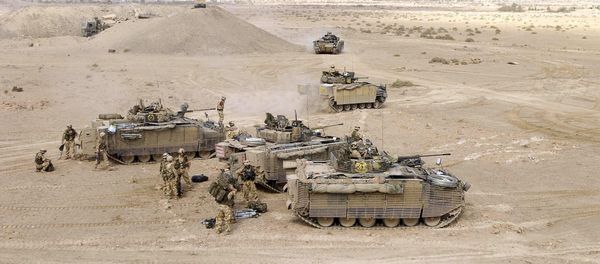 British soldiers of the Black Watch supported, by a detachment of Royal Marines and mortars, advance into an area of Operations east of the River Euphrates in Iraq, Sunday Nov. 7, 2004 - Sputnik International