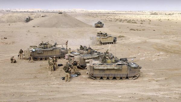 British soldiers of the Black Watch supported, by a detachment of Royal Marines and mortars, advance into an area of Operations east of the River Euphrates in Iraq, Sunday Nov. 7, 2004 - Sputnik International