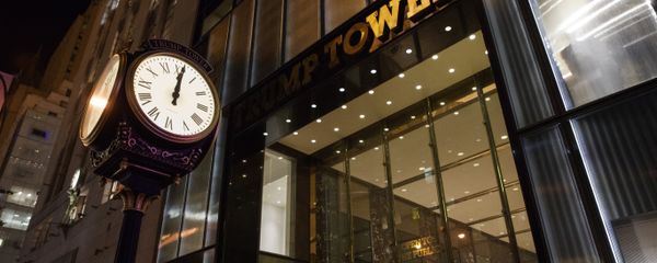A clock sits outside of Trump Tower at midnight A clock sits outside of Trump Tower at midnight - Sputnik International