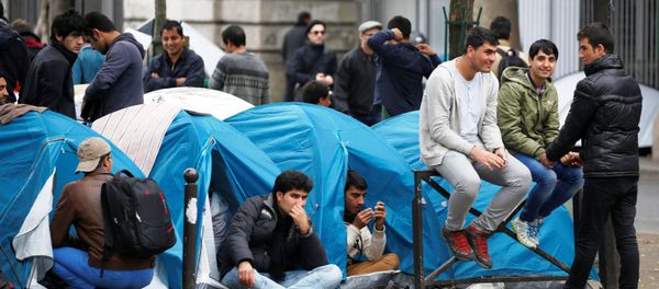 Migrants sit in their tents at a makeshift migrant camp on a street near the metro stations of Jaures and Stalingrad in Paris, France, October 28, 2016. Migrants sit in their tents at a makeshift migrant camp on a street near the metro stations of Jaures and Stalingrad in Paris, France, October 28, 2016. - Sputnik International