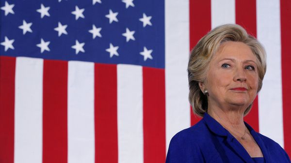 US Democratic presidential nominee Hillary Clinton listens as she is introduced at a campaign rally in Las Vegas, Nevada, US November 2, 2016. US Democratic presidential nominee Hillary Clinton listens as she is introduced at a campaign rally in Las Vegas, Nevada, US November 2, 2016. - Sputnik International