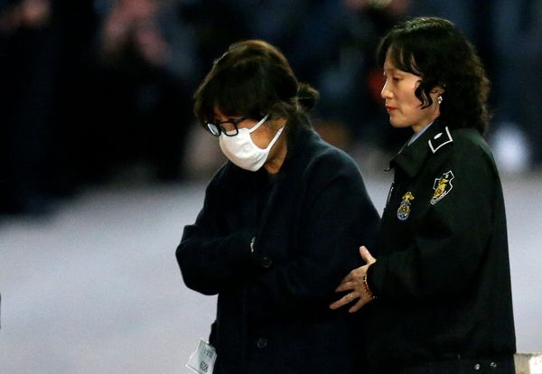 Choi Soon-sil, a long-time friend of the South Korean President Park Geun-hye, leaves after attending an investigation to determine an arrest warrant's validity at a court in Seoul, South Korea, November 3, 2016 - Sputnik International
