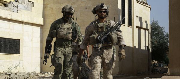 Armed men in uniform identified by Syrian Democratic forces as US special operations forces walk in the village of Fatisah in the northern Syrian province of Raqa on May 25, 2016 Armed men in uniform identified by Syrian Democratic forces as US special operations forces walk in the village of Fatisah in the northern Syrian province of Raqa on May 25, 2016 - Sputnik International