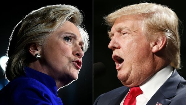 US Democratic presidential nominee Hillary Clinton in Tempe, Arizona, on November 2, 2016 and US Republican Presidential nominee Donald Trump in Warren, Michigan on October 31, 2016. - Sputnik International