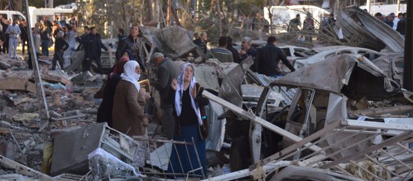 Residents react after a blast in Diyarbakir, Turkey, November 4, 2016. - Sputnik International