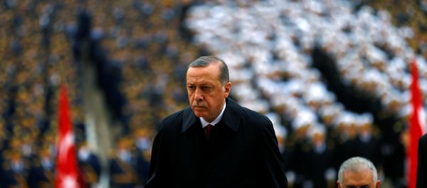 Turkey's President Tayyip Erdogan attends a Republic Day ceremony at Anitkabir, the mausoleum of modern Turkey's founder Ataturk, to mark the republic's anniversary as he is flanked by Prime Minister Binali Yildirim (R) in Ankara, Turkey, October 29, 2016. - Sputnik International