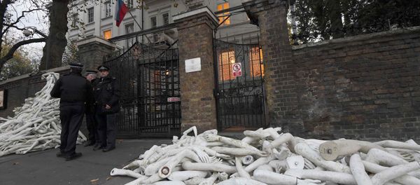 Piles on mannequin limbs are seen outside the Russia's embassy in London as part of a protest against military action in Syria, November 3, 2016. - Sputnik International