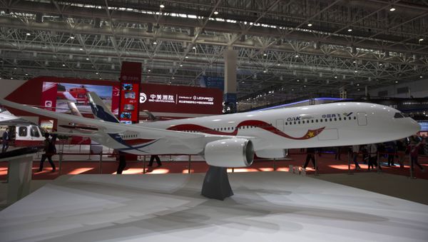 A mock-up scale model of the proposed COMAC C929, a wide-bodied commercial jet to be made by Commercial Aircraft Corporation of China (COMAC) and Russia’s United Aircraft Corporation (UAC), is seen on display during the Zhuhai Air Show in Zhuhai, southern China's Guangdong province, on November 3, 2016. - Sputnik International