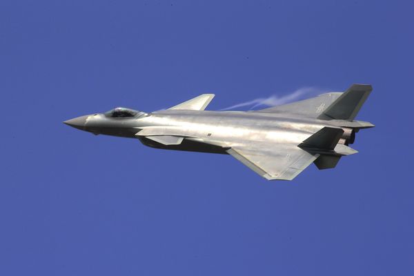 In this photo provided by China's Xinhua News Agency, the J-20 stealth fighter jet flies at the China's International Aviation and Aerospace Exhibition in Zhuhai on Tuesday, Nov. 1, 2016 - Sputnik International