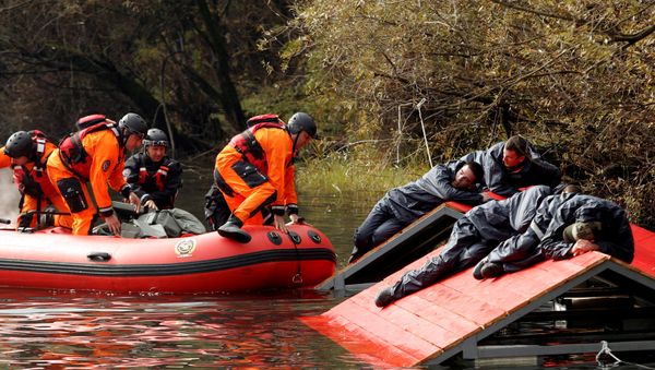Rescue workers evacuate mock flood victims as part of an international field exercise organised and conducted by NATO's Euro-Atlantic Disaster Response Coordination Centre (EADRCC) in Podgorica, Montenegro Rescue workers evacuate mock flood victims as part of an international field exercise organised and conducted by NATO's Euro-Atlantic Disaster Response Coordination Centre (EADRCC) in Podgorica, Montenegro - Sputnik International