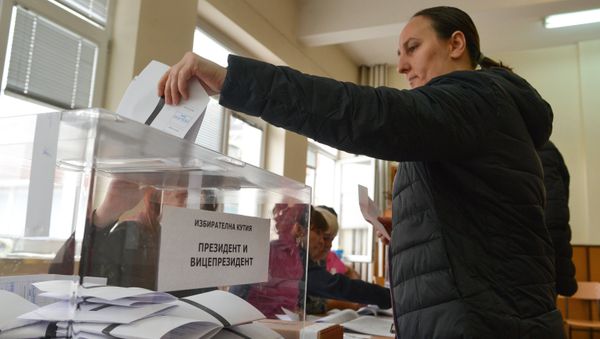 A voter casts her vote at a polling station in Sofia during Bulgarian presidential elections and a national referendum on the electoral code - Sputnik International