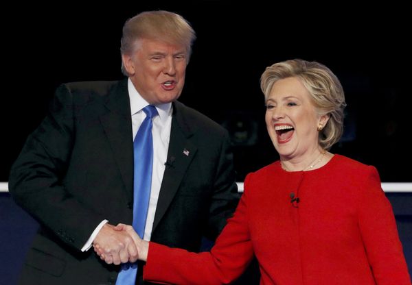 Republican U.S. presidential nominee Donald Trump shakes hands with Democratic U.S. presidential nominee Hillary Clinton - Sputnik International