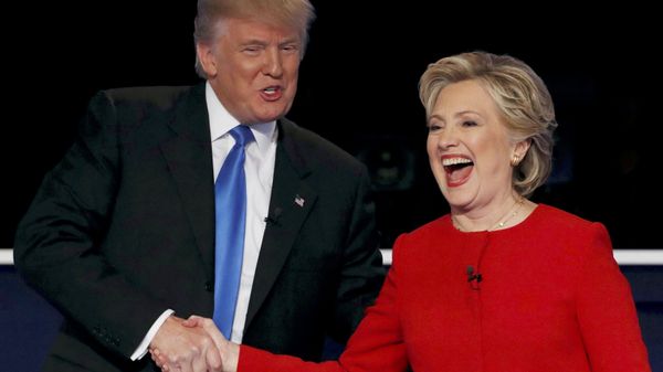 Republican U.S. presidential nominee Donald Trump shakes hands with Democratic U.S. presidential nominee Hillary Clinton - Sputnik International