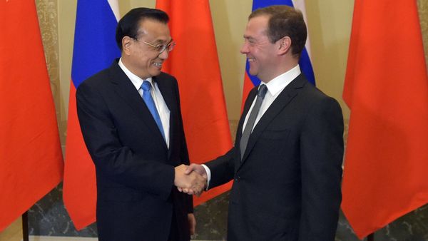 Russian Prime Minister Dmitry Medvedev and Chinese State Council Premier Li Keqiang during the 21st regular meeting between Russian and Chinese government heads in St. Petersburg - Sputnik International