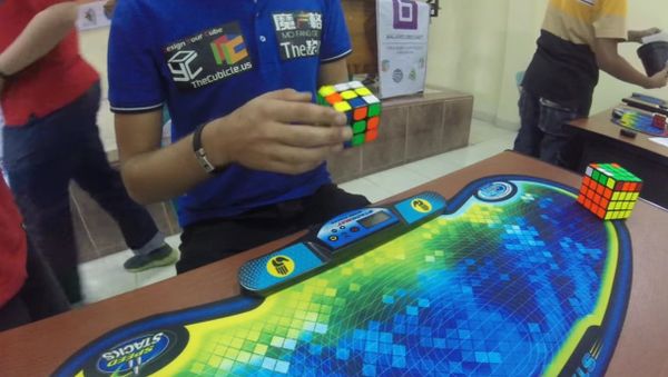 RUBIK'S CUBE WORLD RECORD 4.74 SECONDS - Mats Valk - Sputnik International