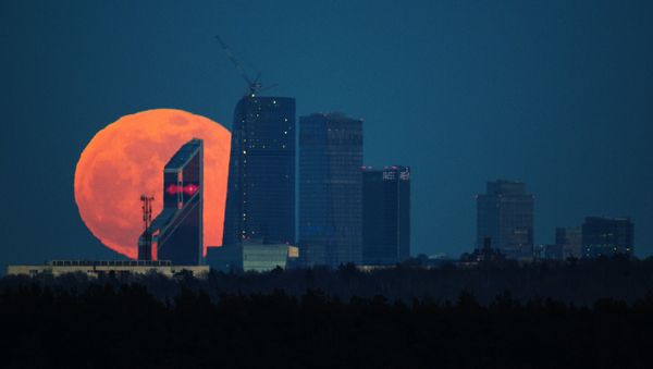 A full moon over the Moscow City International Business Center - Sputnik International
