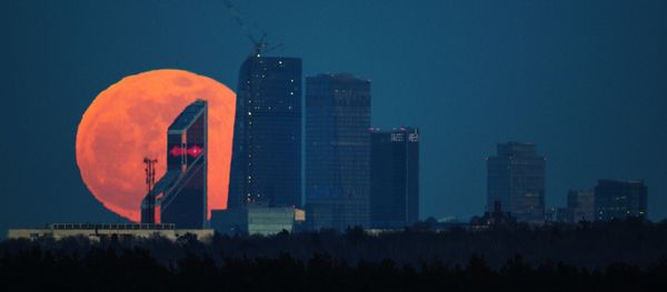 A full moon over the Moscow City International Business Center - Sputnik International