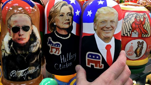 Traditional Russian wooden nesting dolls, Matryoshka dolls, depicting Russia's President Vladimir Putin, US Democratic presidential nominee Hillary Clinton and US Republican presidential nominee Donald Trump are seen on sale at a gift shop in central Moscow on November 8, 2016 Traditional Russian wooden nesting dolls, Matryoshka dolls, depicting Russia's President Vladimir Putin, US Democratic presidential nominee Hillary Clinton and US Republican presidential nominee Donald Trump are seen on sale at a gift shop in central Moscow on November 8, 2016 - Sputnik International