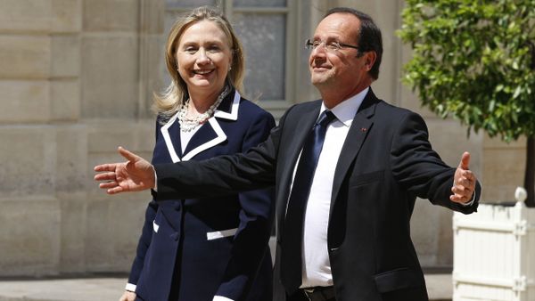 US Secretary of State Hillary Rodham Clinton is greeted by French President Francois Hollande prior to their meeting at the Elysee Palace in Paris (File) US Secretary of State Hillary Rodham Clinton is greeted by French President Francois Hollande prior to their meeting at the Elysee Palace in Paris (File) - Sputnik International