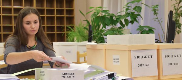Government submits 2017-2019 draft federal budget to the State Duma Government submits 2017-2019 draft federal budget to the State Duma - Sputnik International