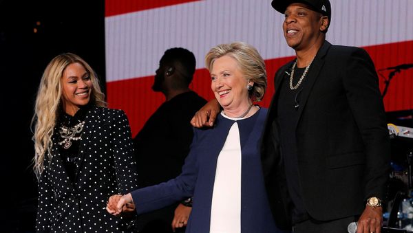 U.S. Democratic presidential nominee Hillary Clinton joins Jay Z and Beyonce onstage at a campaign concert in Cleveland, Ohio, U.S. November 4, 2016. - Sputnik International