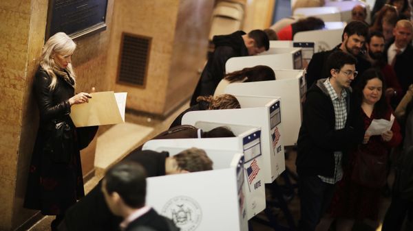 Yoana Baraschi, left, looks over a ballot while waiting for a machine to open up to vote in the Chelsea neighborhood of New York, Tuesday, Nov. 8, 2016 - Sputnik International