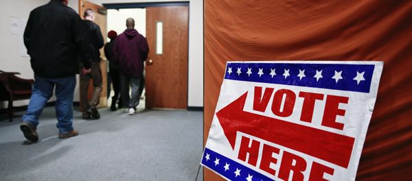 More than 5,500 calls from US citizens reporting irregularities at voting stations sites have been received by a national telephone hotline, the Lawyers Committee for Civil Rights Under the Law said in a statement on Tuesday. More than 5,500 calls from US citizens reporting irregularities at voting stations sites have been received by a national telephone hotline, the Lawyers Committee for Civil Rights Under the Law said in a statement on Tuesday. - Sputnik International
